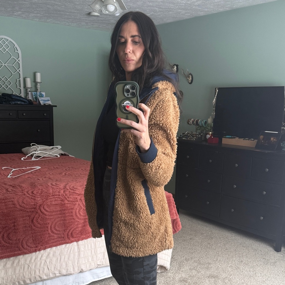 Patagonia Brown Teddy Jacket with Navy Accents - Picture 4 of 7